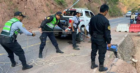 Tragedia En Amazonas Minivan Cae A Abismo Y Deja Ocho Fallecidos Y