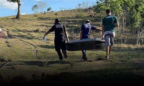 Atenção Boné e sandálias de Cleuber estavam perto do corpo achado em