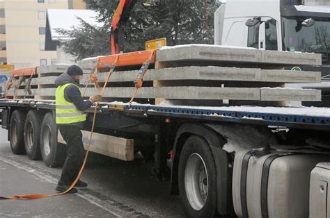 Lkw Verliert Ladung In T Ging Am Januar