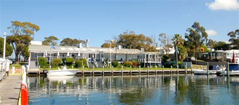 Metung Hotel on the waterfront of Bancroft Bay