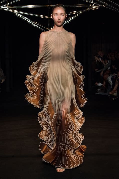 Iris Van Herpen Fall Couture Collection Vogue Fashion Show