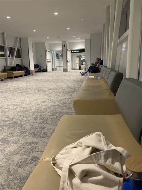 Seattle Airport Photos – Sleeping in Airports