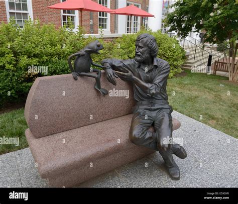 Bronze statue of Jim Henson and Kermit, University of Maryland, College Park Stock Photo - Alamy