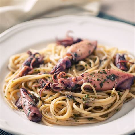 Pasta Con Calamari E Gamberi Il Primo Veloce E Deffetto La Cucina