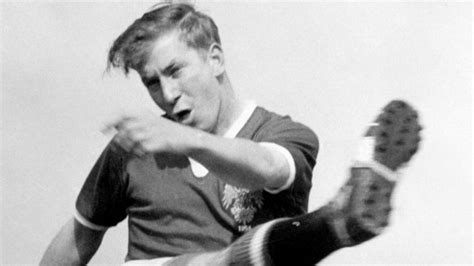 Bobby Charlton obituary: Manchester United legend and England World Cup ...