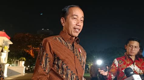 Presiden Jokowi Batik Jadi Wajah Budaya Indonesia Okezone Lifestyle