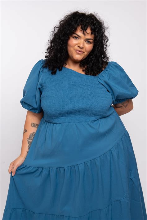 Ahead Of Your Curves renting designer clothes to sizes 14-24