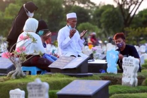 Jelang Ramadhan Begini Adab Adab Ziarah Kubur Yang Harus Kamu