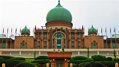 Sightseeing in Putrajaya, Malaysia - Lamyerda