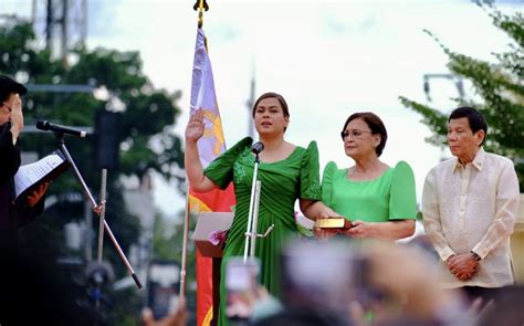 Rodrigo Dutertes Daughter Sworn In As New Philippine Vice President