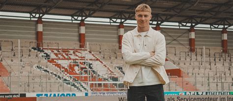 Hallescher Fu Ballclub Leiht Julian Eitschberger Hallescher Fc E V