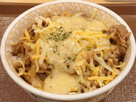 チーズ牛丼は悪くない！すき家「とろ～り3種のチーズ牛丼」の魅力に注目 2020年8月4日 エキサイトニュース