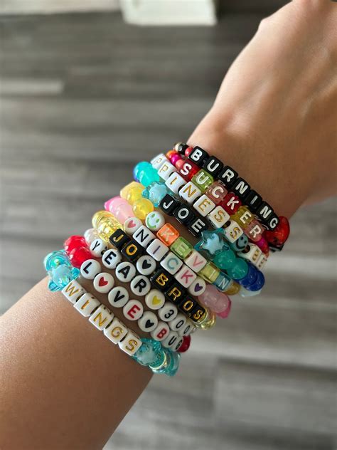 Concert Trading Friendship Bracelets Jobros Jonas Brothers Tour Mystery ...