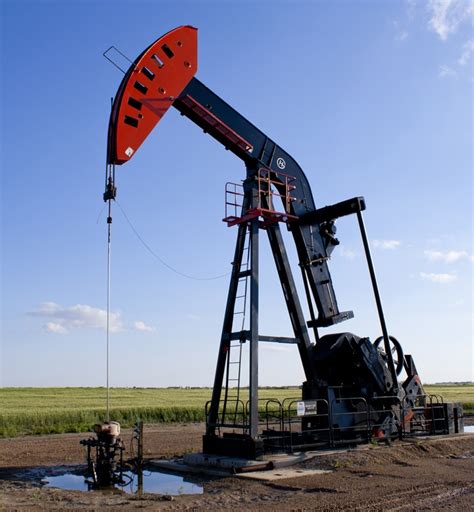 Canada Bakken oil well. | Gas industry, Oilfield, Oil and gas