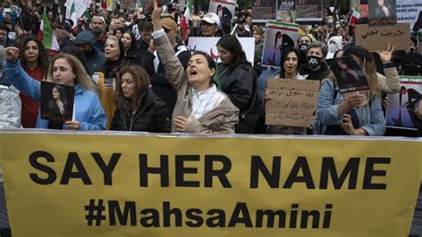 Nach Dem Tod Von Mahsa Amini Proteste Gegen Sittengesetz In Iran Und