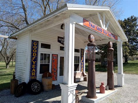 Nashville Area Vintage Store Gas Station More Rent This Location