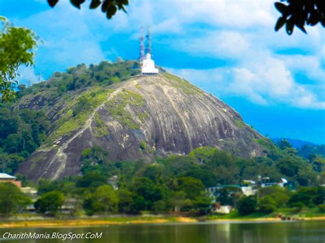 Charithmania Ethagala ඇතාගල The Elephant Rock