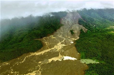 Philippines Landslide - Photo 1 - Pictures - CBS News