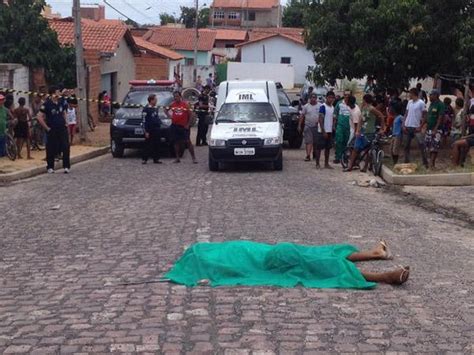 Homem Assassinado A Tiros Na Porta De Casa No Alto Da Ressurrei O Na