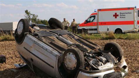 Schnittling Kind Bei Unfall Aus Auto Geschleudert News