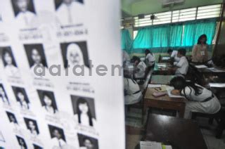 Murid Sma Mengikuti Ujian Nasional DATATEMPO