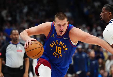 Jokic gana su tercer premio de Jugador Más Valioso en cuatro años y se