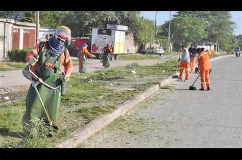 La comuna realizó tareas de desmalezamiento sobre la avenida Lugones