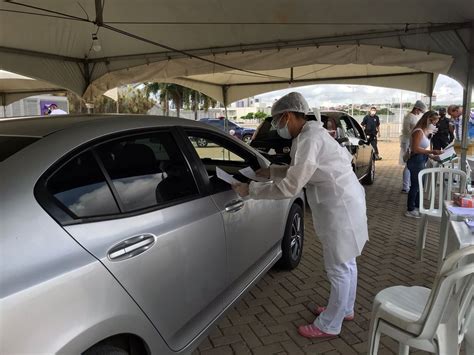 Drive thru de vacinação contra a Influenza é realizado em Juiz de Fora