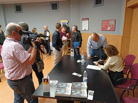 Así fue la presentación de Ritos de paso en Albolote Editorial Nazarí