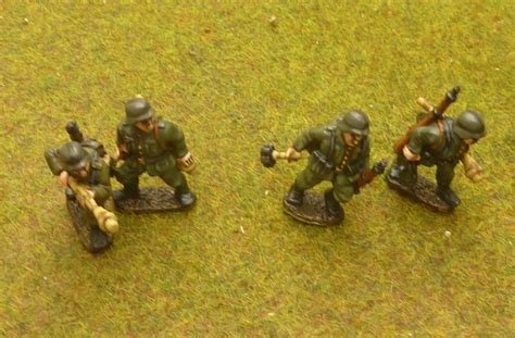 Lace 'n Big Hats: 28mm WW2 Germans (Crusader miniatures)