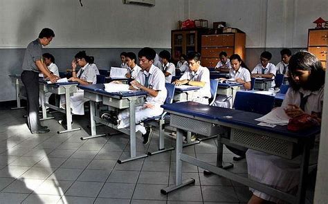 Perbedaan Belajar di Kelas dan Secara Online : Okezone Edukasi