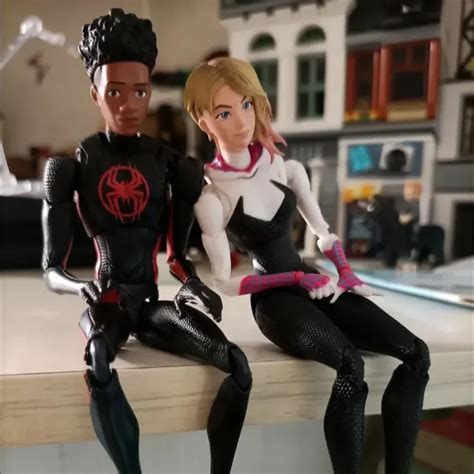 Marvel R Mcek Adam Aksiyon Fig Rleri Miles Morales Gwen Stacy R Mcek