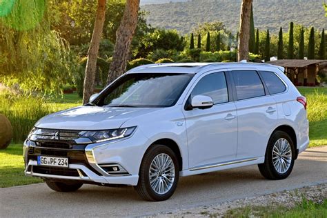 Mitsubishi Outlander PHEV Intense S 2019 Review AutoWeek