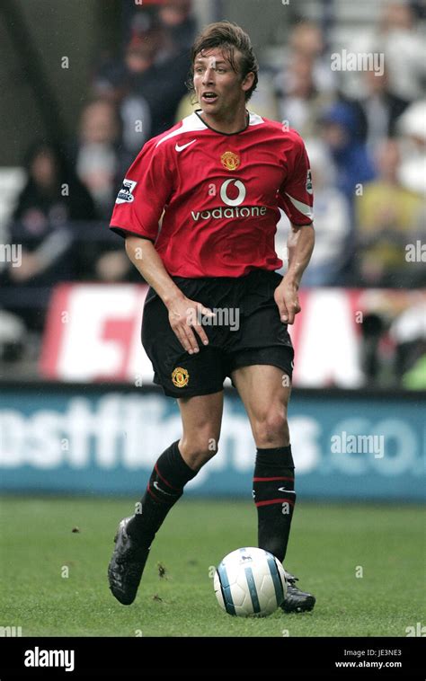 GABRIEL HEINZE MANCHESTER UNITED FC REEBOK STADIUM BOLTON ENGLAND 11 ...