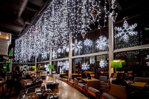 These St Louis Holiday Pop Ups Have Christmas Cocktails Covered