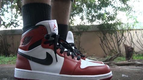 Air Jordan One High Retro 1 Chicago Bulls Classic Colorway Whitered