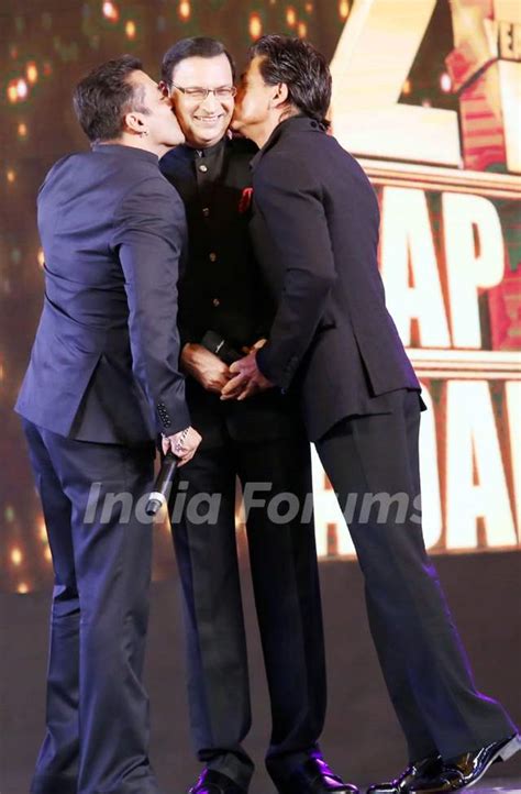 Salman And Shahrukh Khan Kiss Rajat Sharma As India Tvs Iconic Show Aap