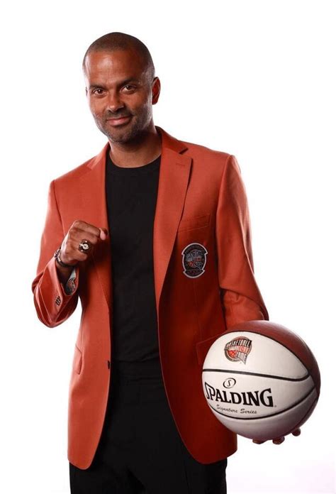 EN IMAGES Veste orange bague Tony Parker se prépare à faire son