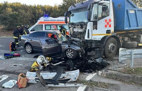 Scontro Frontale Tra Auto E Camion Chi Morto Nellimpatto