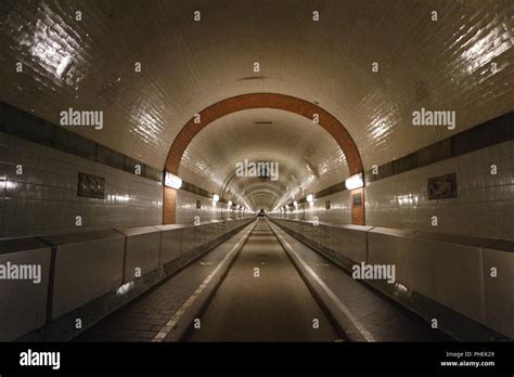 Der Alte Elbtunnel In Hamburg Stockfotografie Alamy