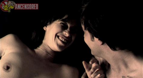 Naked Ariadna Gil In Nueces Para El Amor