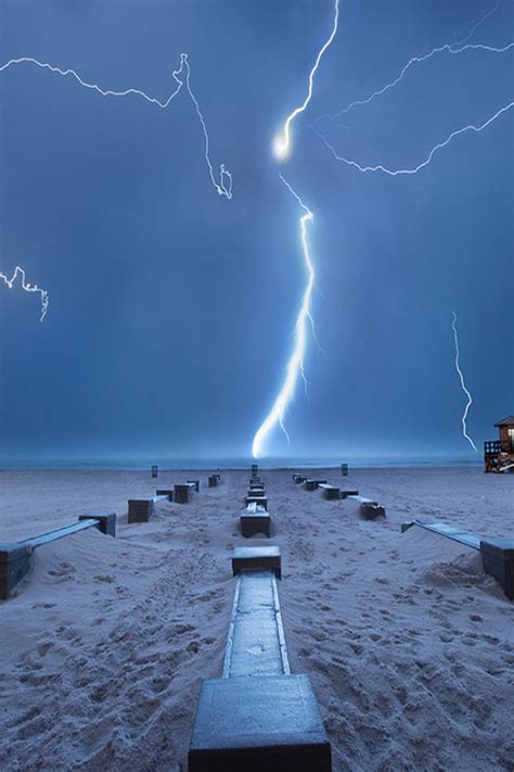 Lightning Photography: 30 Striking Examples