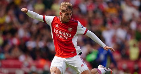 Watch Arsenal S Emile Smith Rowe Pulls Off Slick Turn Shot V