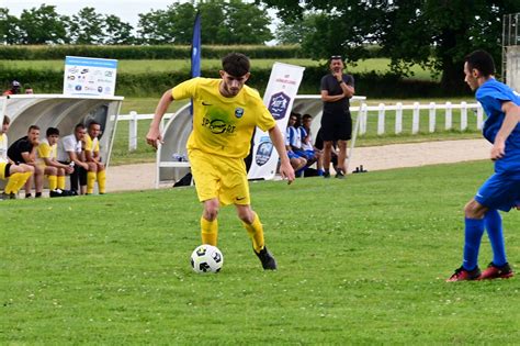 Montceau Sport Foot La Coupe Pour La Chapelle B Sport Comm Et