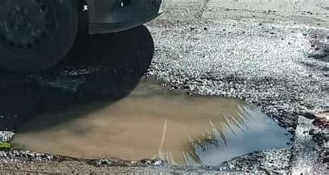 Vecinos Reclaman Por Una P Rdida De Agua En La Calle Que Lleva M S De