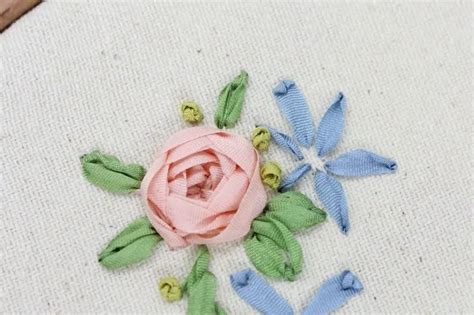 16 Popular Embroidery Stitches For Flowers - Crewel Ghoul