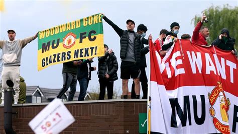 Manchester United Vs Liverpool Postponed After Anti Glazer Fan Protests