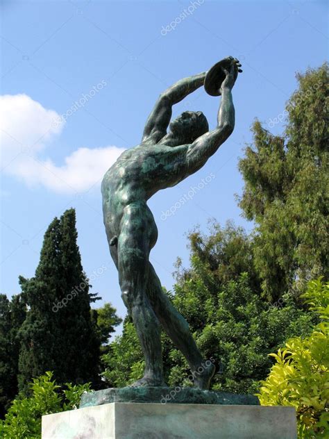 Statue of a discus thrower, — Stock Photo © Daliadalia #6520493