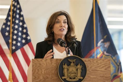 Usa Giuramento Per Kathy Hochul La Prima Donna Governatrice Di New York