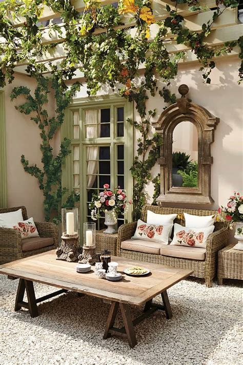 25 Stunning Outdoor Living Spaces